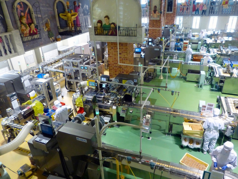 chocolaterie-LA SEYNE SUR MER-min_japan_sapporo_chocolate_factory_label_packaging_cookie_machine_operators-961509